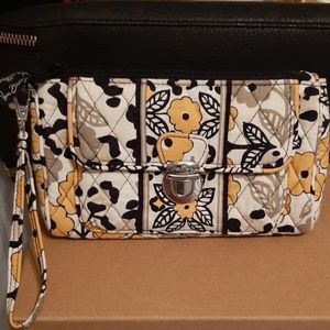 ♥️Vera Bradley wristlet